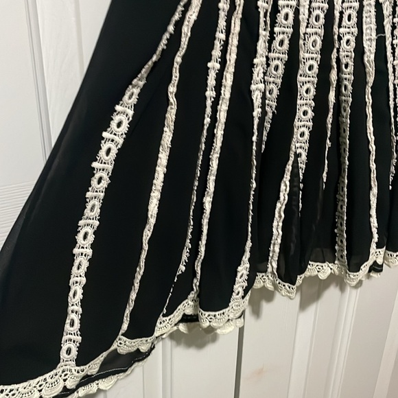 Crochet cream and black top . Great used condition no flaws - Picture 2 of 7